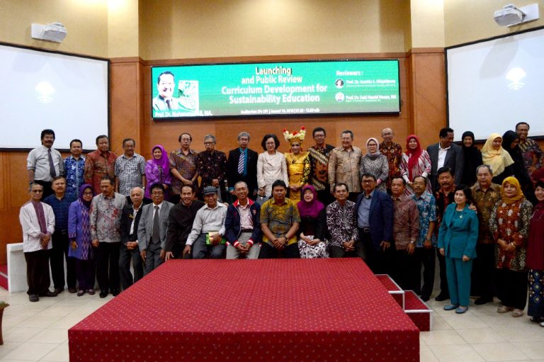 Launcing Dan Bedah Buku Development Curriculum  For ESD
