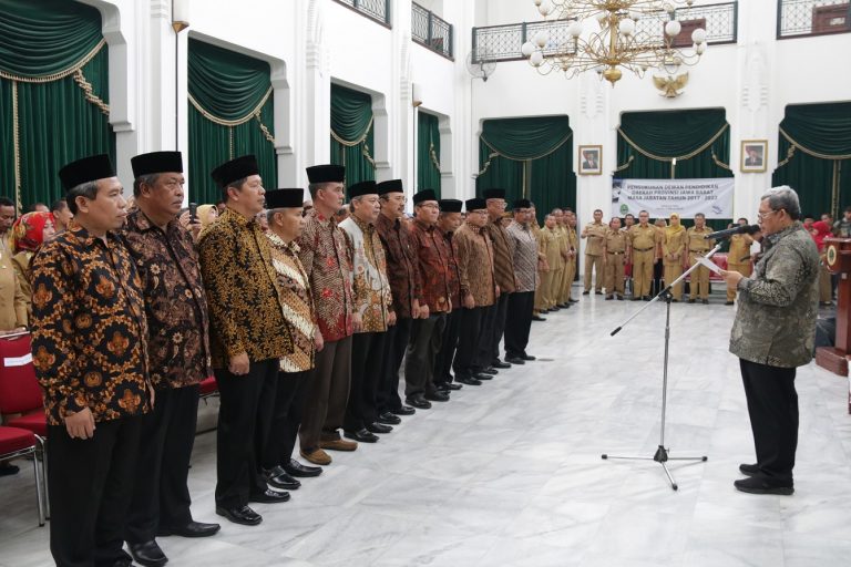 Prof. Dr. Cecep Darmawan, S.Pd., M.H., M.Si., dikukuhkan sebagai sekretaris Dewan Pendidikan Jawa Barat