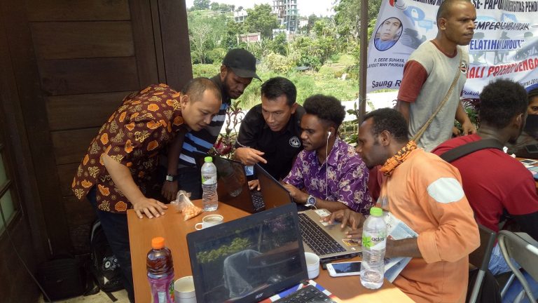 Mahasiswa Papua dan Papua Barat Ikuti Pelatihan Lay Out