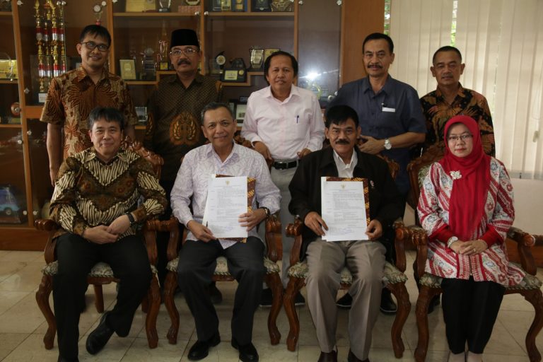 Syahidin dan Encep Syarief Nurdin Terima SK Guru Besar