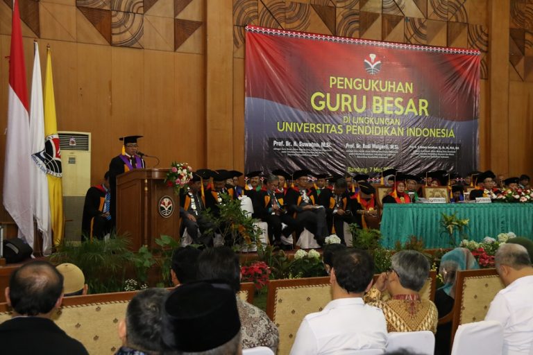 UPI Kukuhkan Tiga Guru Besar