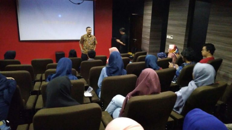 Dekatkan Informasi Pendidikan kepada Masyarakat, Bukan Sekolahnya yang Didekatkan