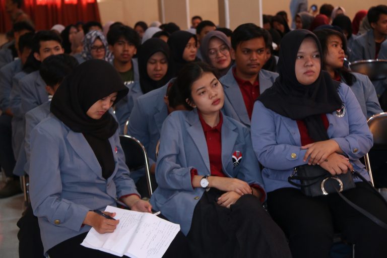 Meningkatkan Kualitas Masyarakat Melalui Pendidikan