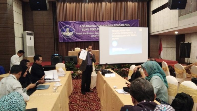 Professor UPI Menjadi Pendamping Buku Masa Depan Indonesia