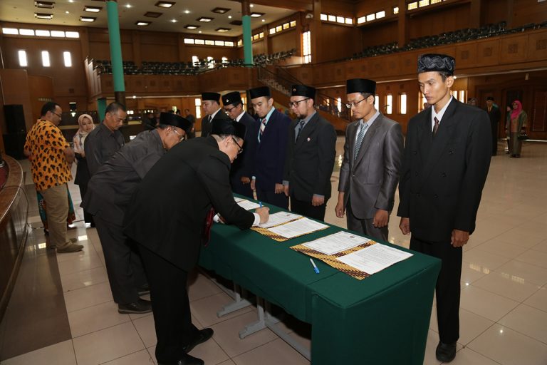 Rektor Lantik 17 Pejabat Baru di Lingkungan UPI