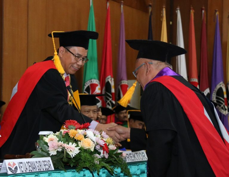 Urgensi Penguasaan Tata Bahasa Arab dalam Memahami Konsep Keislaman dan Strategi Pembinaannya melalui Pendekatan Fahmul Quran