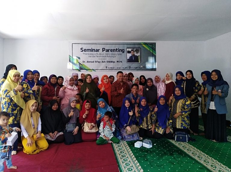 Mahasiswa KKN UPI Desa Mekarlaksana  Selenggarakan Seminar Parenting