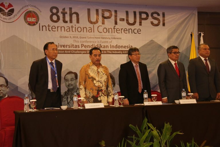 Arah dan Tantangan Pendidikan di Era Industri 4.0 dalam 8th UPI-UPSI The International Conference