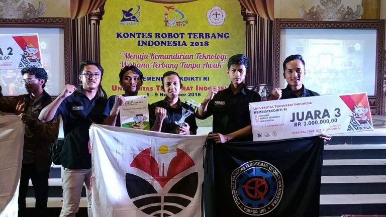TIM ROBOT UPI RAIH PODIUM DI AJANG KRTI 2018
