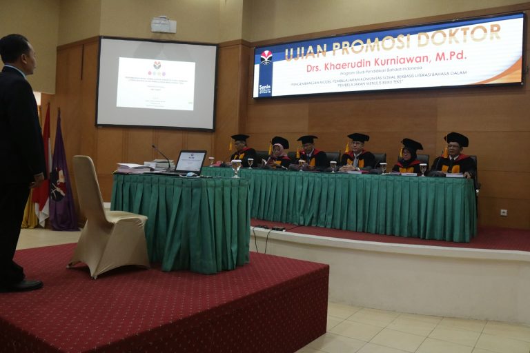 Khaerudin Kurniawan Raih Gelar Doktor Bidang Pendidikan Bahasa Indonesia