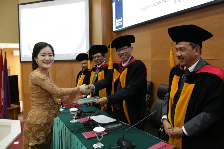 Dosen Xi’an International Studies University Raih Gelar Doktor Pendidikan Bahasa Indonesia