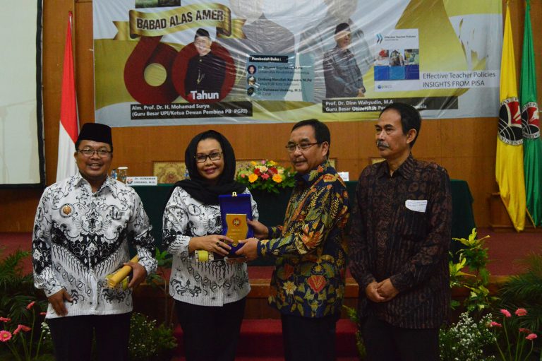 Bedah Buku 60 Tahun Menjadi Guru, Prof. Dr. H. Moh. Surya (alm)