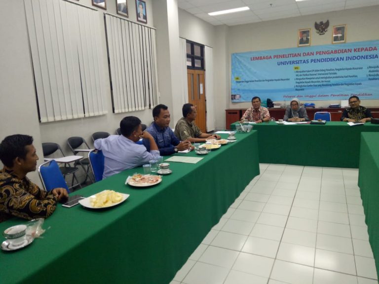 Audiensi UPI dengan Kepala Desa Wantilan dan Camat Cipeundeuy, Kabupaten Subang