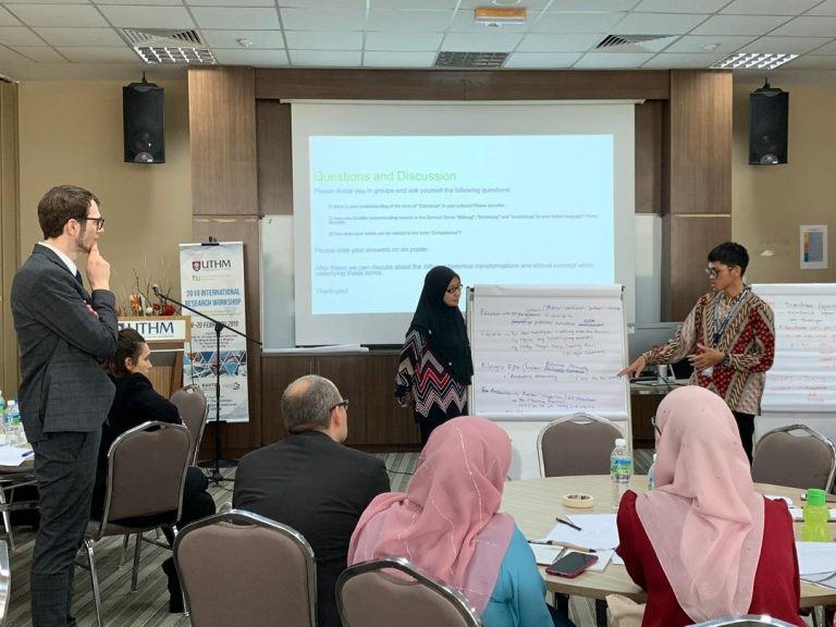 Muhamad Rafi Anggara Bahas Educational Philosophy di International Research Workshop di UTHM, Malaysia