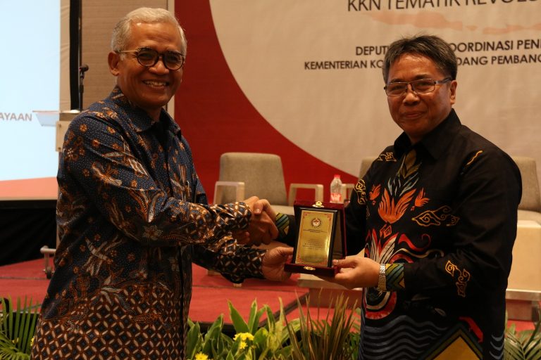 Rektor UPI Terima Piagam Penghargaan dari Kemenko PMK RI