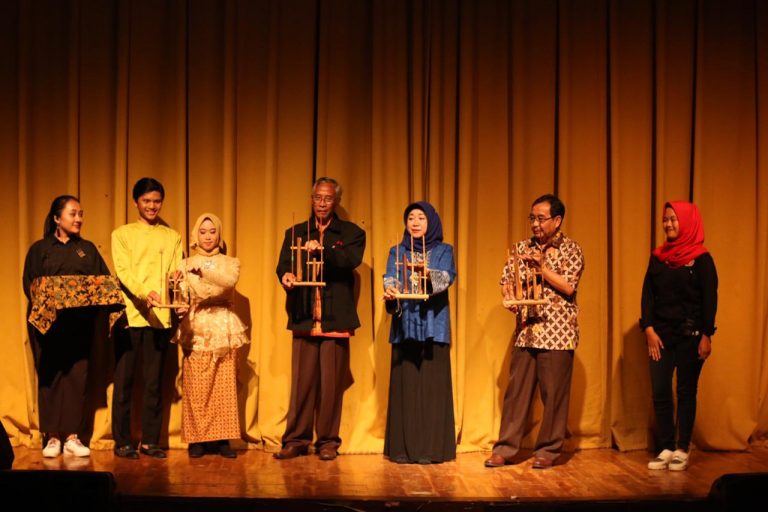 UKM Kabumi Gelar Opera Angklung Lutung Kasarung Gandrung