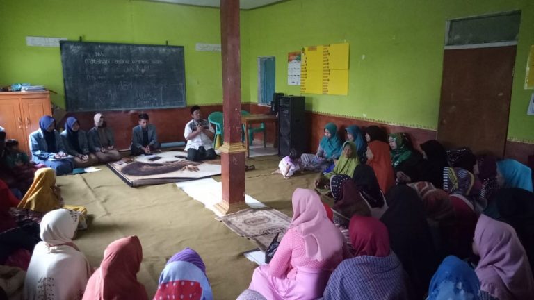 5 Mahasiswa UPI Sosialisasikan Program Islamic Digital Parenting