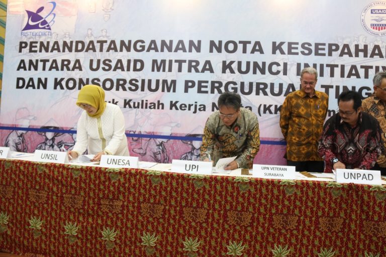 Rektor UPI Tandatangani Nota Kesepahaman dengan USAID Mitra Kunci Initiative