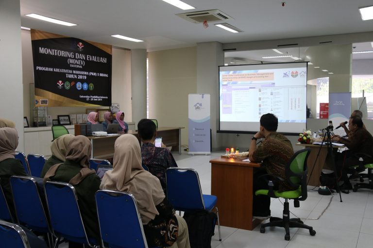 61 Proposal PKM Presentasikan Hasil Risetnya