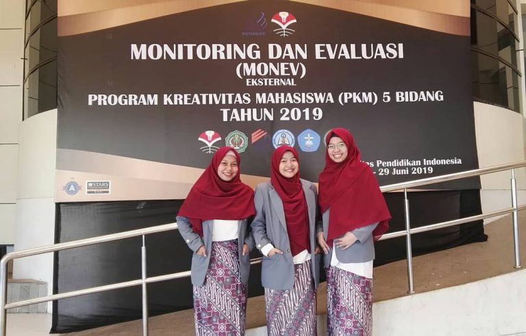 Tiga Mahasiswa FPBS Sampaikan Kepeduliannya Terhadap Bahasa Ibu