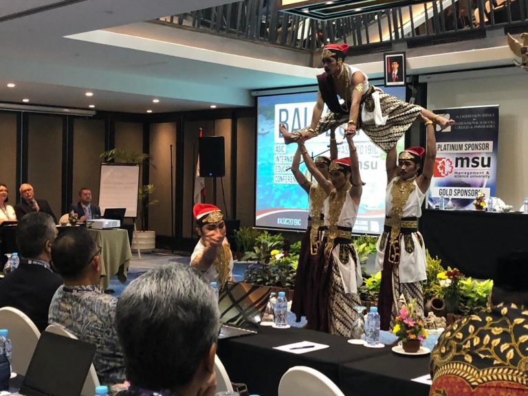 5 Mahasiswa Departemen Pendidikan Tari FPSD UPI Pukau Delegasi Konferensi ASIC
