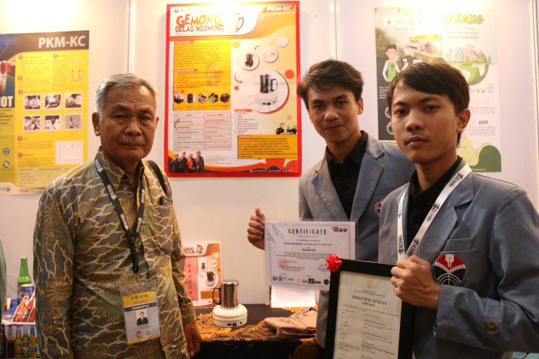 Gemong Produksi Kelompok PKM-KC Mahasiswa UPI Bantu Penyandang Tuna Netra