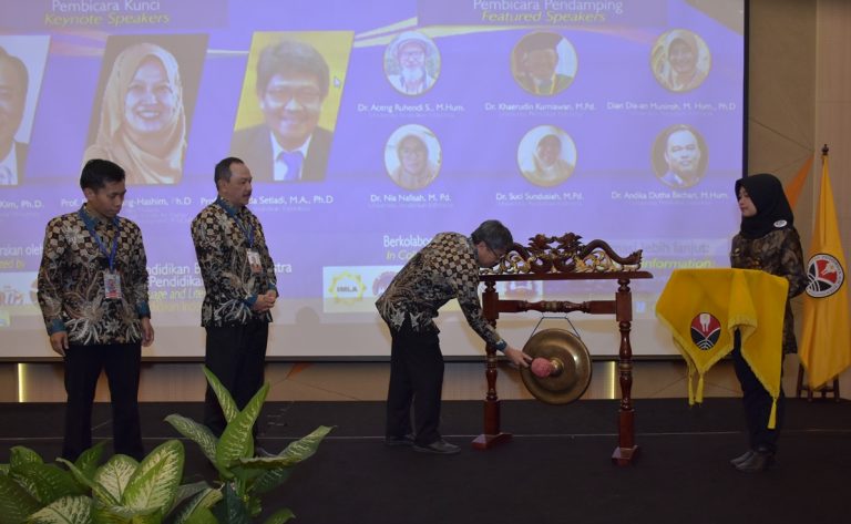 ICOLLITE Bahas Isu Revolusi Industri 4.0 dalam Konteks Literasi