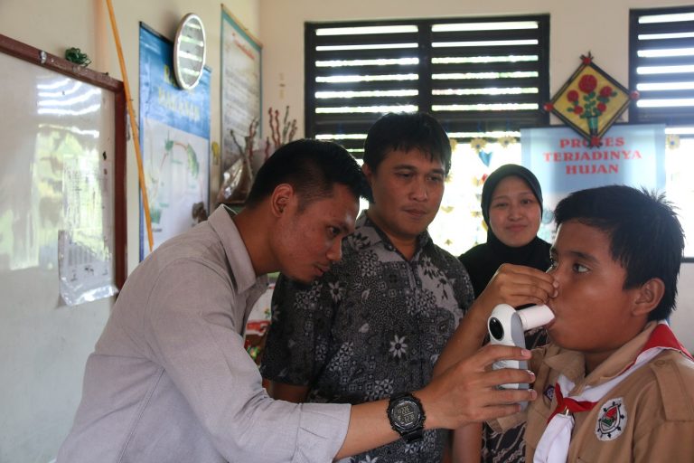 Anggota Tim Cool Roofs Tangerang dari UPI Lakukan Pre Test