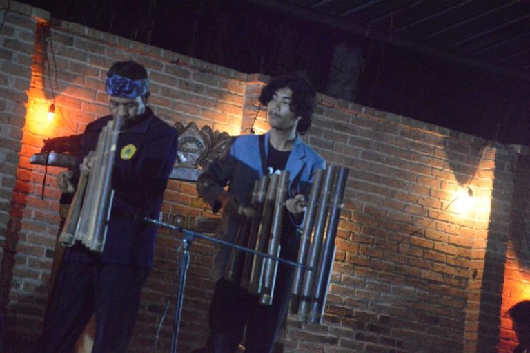 Mahasiswa Prodi Pendidikan Seni Musik Pesta Kesenian Masyarakat