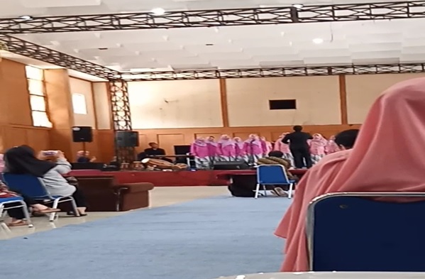 Perlombaan Rampak Sekar Ikut Meriahkan Dies Natalis UPI  ke-65