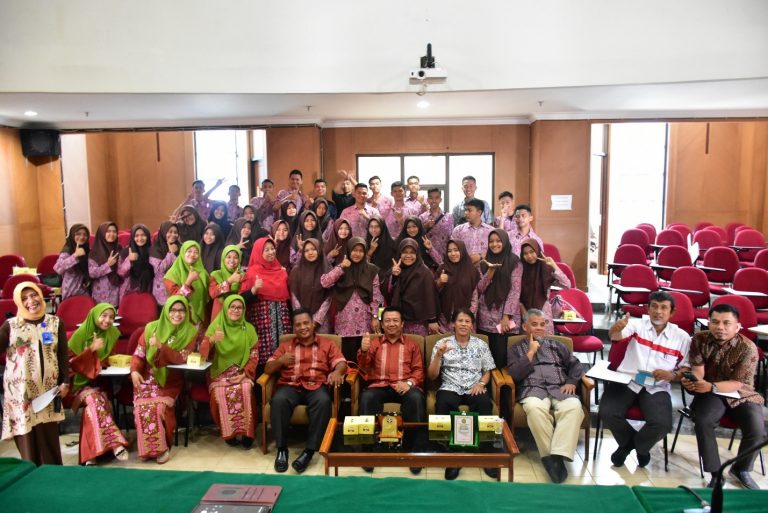 SISWA MAN I PADANG Kunjungi FPTK UPI
