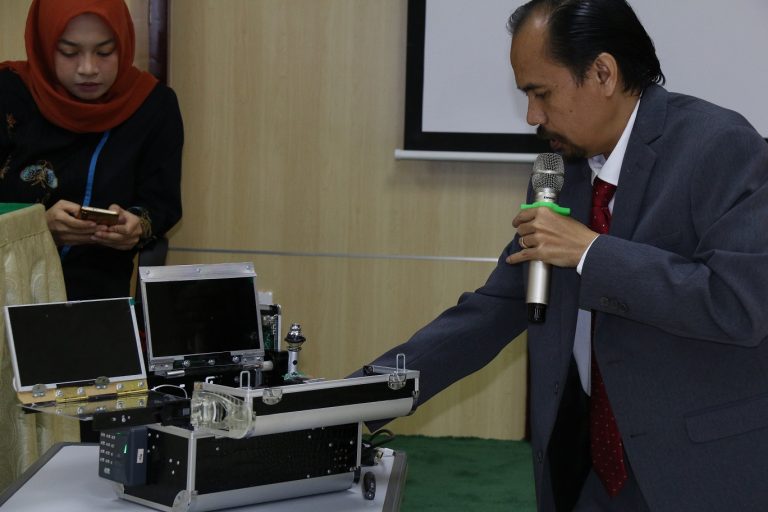 Peneliti LPPM UPI Prof Deni Darmawan, Kenalkan Miniatur Laboratorium Mobile Versi 2.0