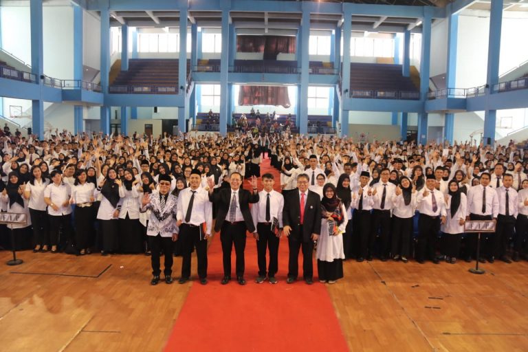 1.239 Lulusan PPG Diambil Sumpah Prosesi Guru