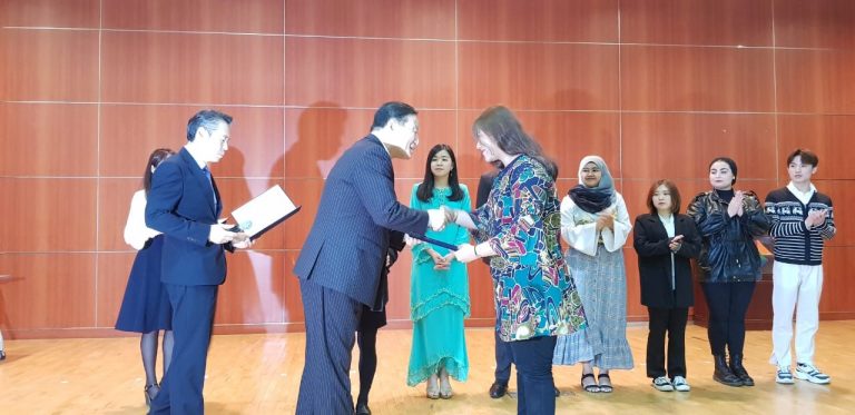 AN UPI STUDENT WINS A K-SPEECH COMPETITION IN SOUTH KOREA