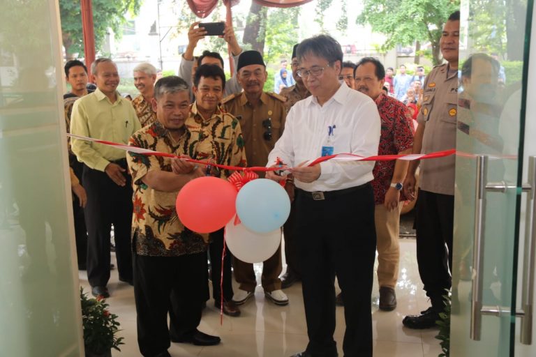 REKTOR UPI RESMIKAN GEDUNG PERTEMUAN UPI PURWAKARTA