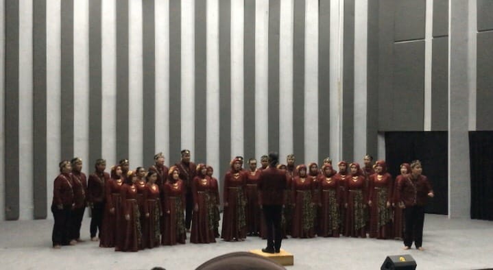 PSM UPI Torehkan Prestasi dalam Ajang National Folklore Festival