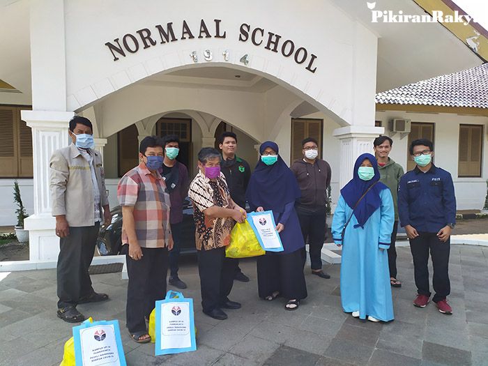 Pimpinan UPI Kampus Daerah Purwakarta Berikan Sembako Kepada Mahasiswa