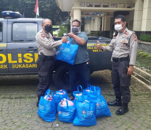 Bangun Sinergi: UPI Peduli dan Polsek Sukasari Sebar Bantuan untuk Masyarakat
