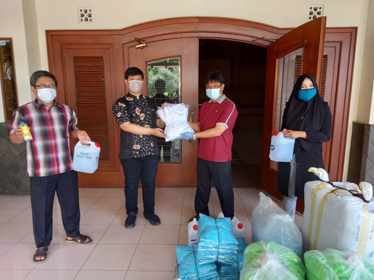 UPI Distribusikan  Bantuan APD dan Sembako untuk Penanggulangan Covid 19