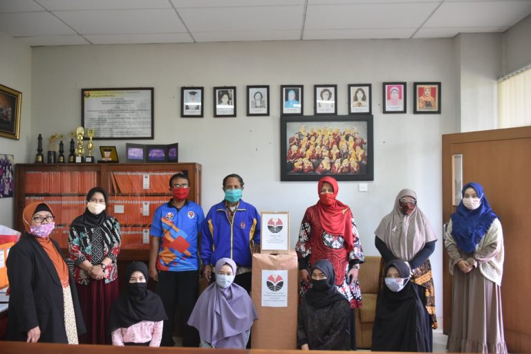 PRODI PENDIDIKAN TATA BUSANA DAN PRODI PKK SIAP DISTRIBUSIKAN 10.000 MASKER