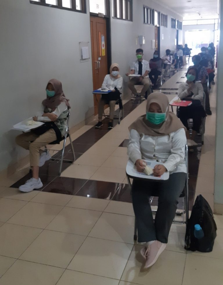 UPI Berlakukan Protokol Kesehatan dan Atur Antrean Duduk Berjarak untuk Para Peserta UTBK