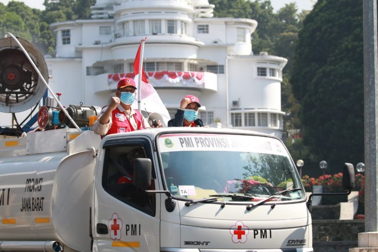 Kampus UPI Disemprot 5.000 Liter Cairan Disinfektan