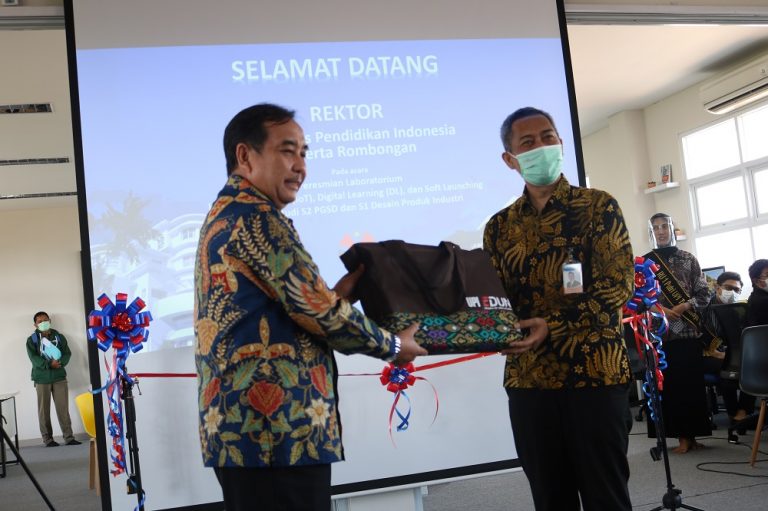 Rektor UPI Resmikan Laboratorium Bisnis Digital Internet of Thing (IOT) dan Digital Learning (DL) UPI Kampus Tasikmalaya