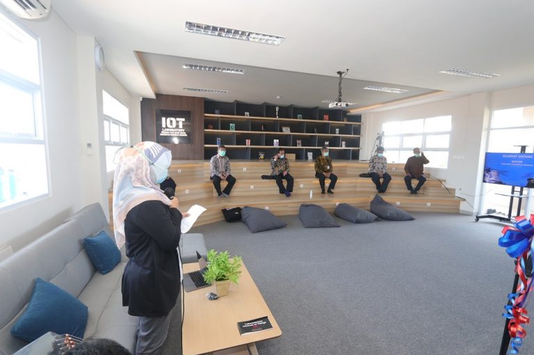 UPI Rector Officially Launches The Business Laboratory of Digital Internet of Thing and Digital Learning UPI Tasikmalaya Campus