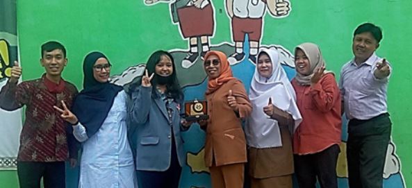 Mahasiswa UPI Bantu Guru dan Siswa SDN 105 Sukarela Bandung Melalui KMP