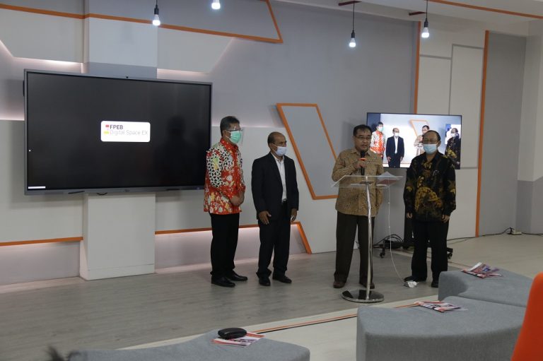 Rektor UPI Resmikan FPEB Digital Space Ex