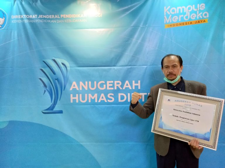 Kemdikbud Serahkan Anugerah Humas atas Capaian Kinerja Humas UPI