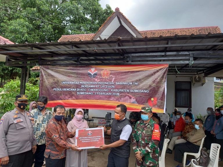UPI Berikan Bantuan Bagi Korban Bencana Longsor Cimanggung Sumedang