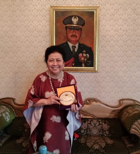 PERINGATI HARI BAHASA IBU, FPBS UPI SELENGGARAKAN DIALOG INTERAKTIF DENGAN CEU POPONG