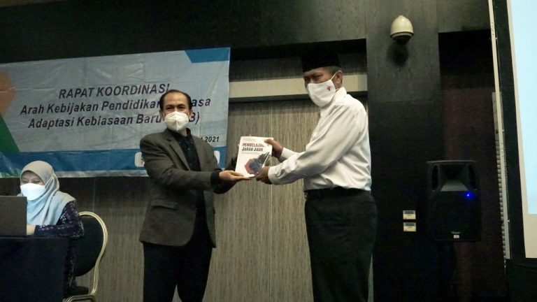 Kepala Humas UPI Sosialiasikan TVUPI dalam Rapat Koordinasi Arah Kebijakan Pendidikan Provinsi Jawa Barat